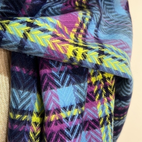 Softer Than Cashmere? D&Y Plaid Scarf Blue Black Pink and Yellow with Tassels - Picture 4 of 7